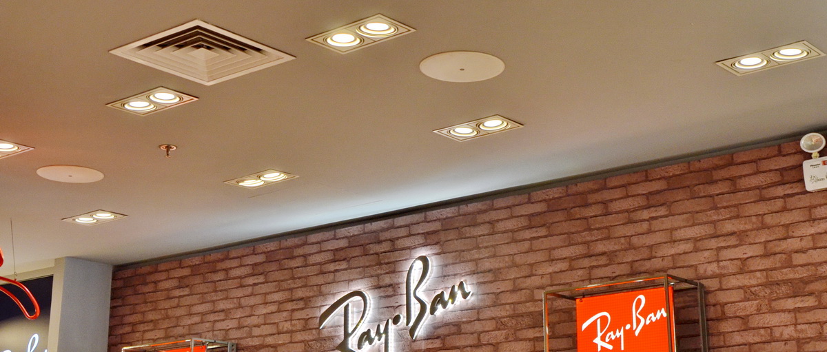 Ray?Ban 宏伊国际广场店——环球360 CIS 商用安装系统的经典应用
