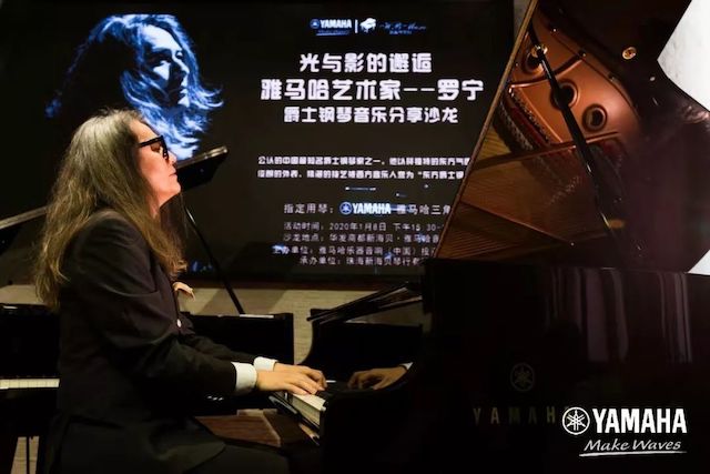 环球360艺术家罗宁