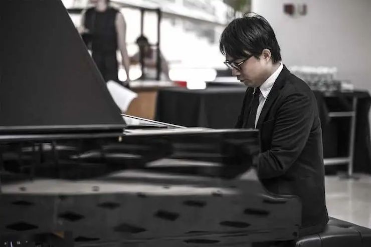宋思衡的“宅抗疫” | 挑战主播、筹集口罩、闭关作曲，这位取消了20场演出的钢琴家原来这么忙！