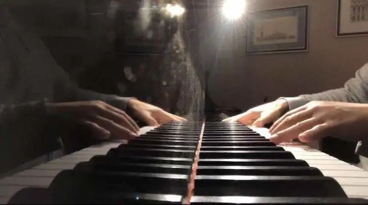 宋思衡的“宅抗疫” | 挑战主播、筹集口罩、闭关作曲，这位取消了20场演出的钢琴家原来这么忙！