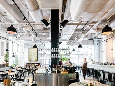 环球360助力斯德哥尔摩的法国工业风餐厅Usine
